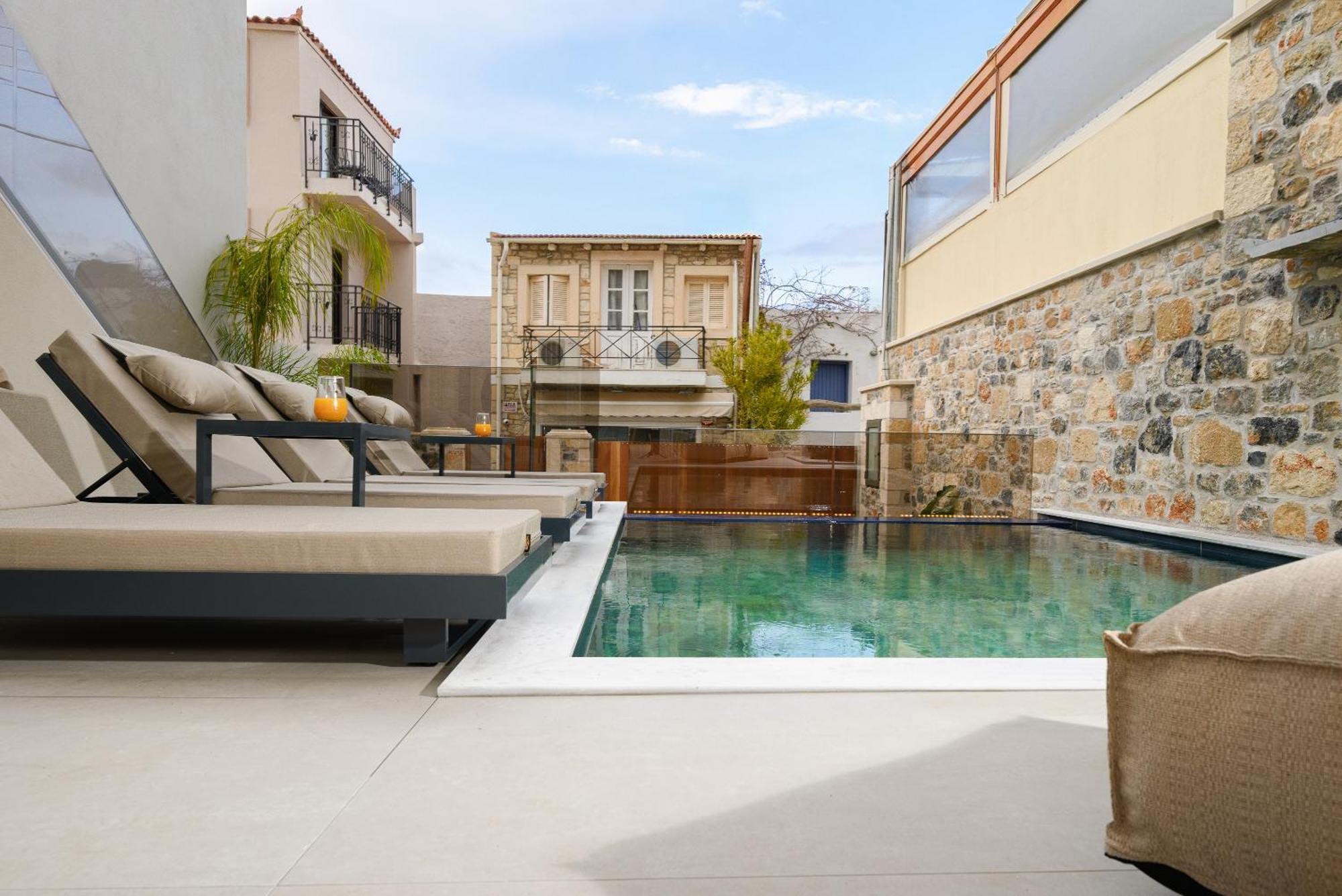 Villa Nicole - Private Pool & Rooftop Jacuzzi Hersonissos  Exteriör bild